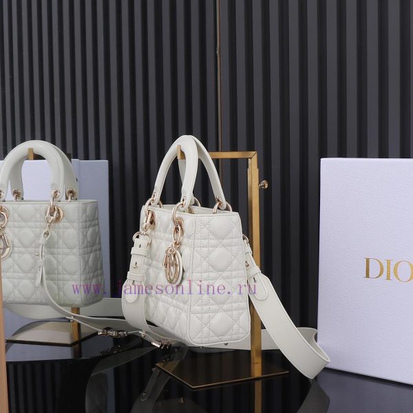 The Lady Dior four grid white, classic Diana handbag embodies Dior's profound insight into e e9x4atdv - Image 4
