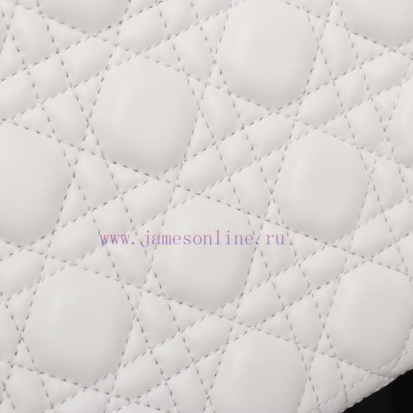 The Lady Dior four grid white, classic Diana handbag embodies Dior's profound insight into e e9x4atdv - Image 5