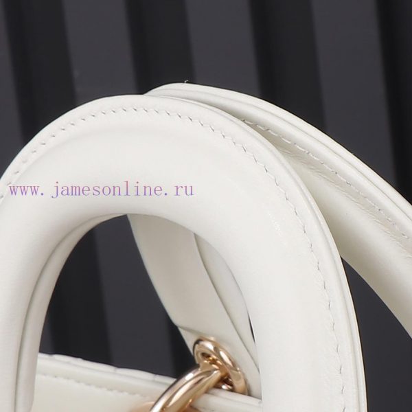The Lady Dior four grid white, classic Diana handbag embodies Dior's profound insight into e e9x4atdv - Image 6