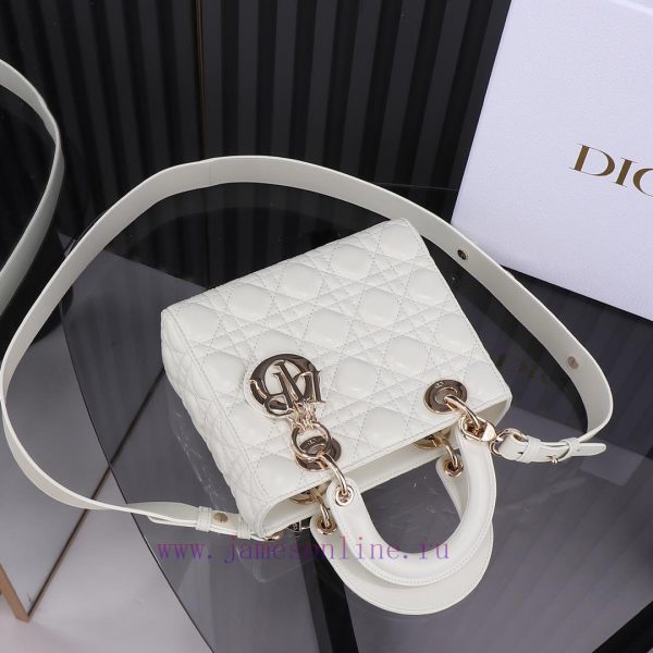 The Lady Dior four grid white, classic Diana handbag embodies Dior's profound insight into e e9x4atdv - Image 10