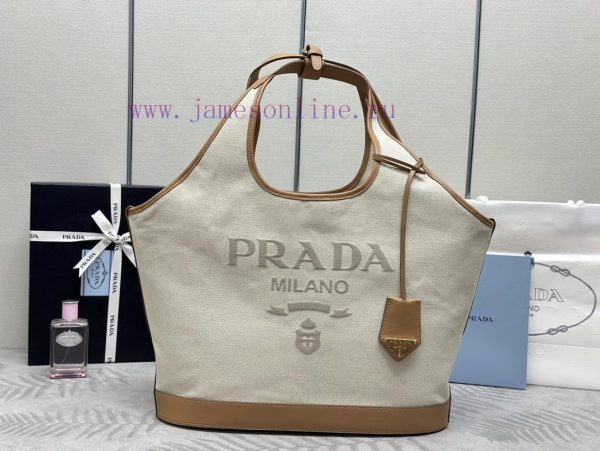 The new large tote bag, 1bg472, is made of linen blend fabric, showcasing a fashionable senswbvmybsm