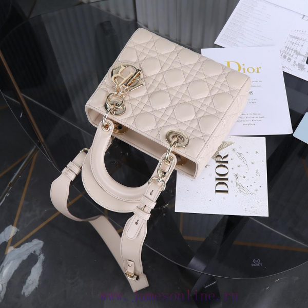 Lady Dior's four grid beige, classic Diana handbag embodies Dior's profound insight into ele wygj2gwc - Image 9