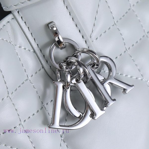 Cloud Grey's new Toujours handbag, this Dior Toujours handbag, made a wonderful debut in the ova22vjf - Image 3