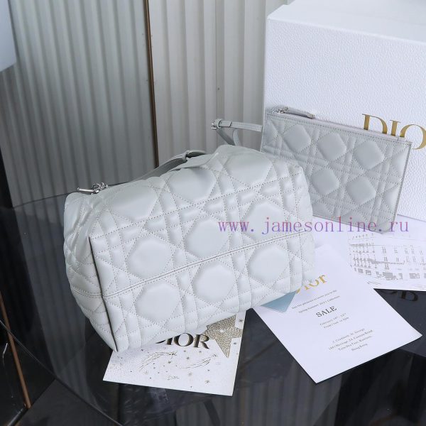 Cloud Grey's new Toujours handbag, this Dior Toujours handbag, made a wonderful debut in the ova22vjf - Image 8