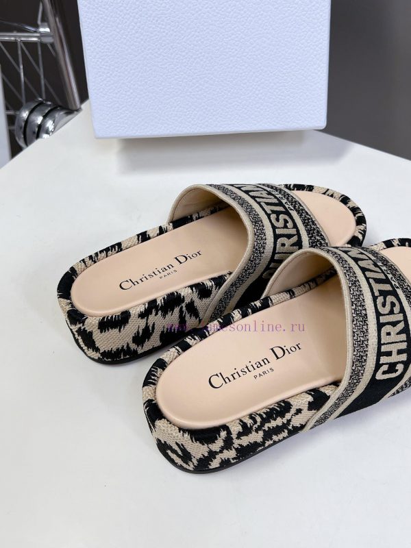 Top tierDior Classic Cotton 3D Stereoscopic Embroidery Printed Thick Bottom Cool Slippers Lo3nkhztm9 - Image 8