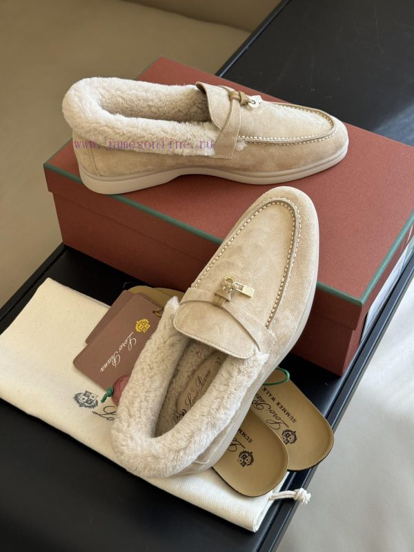 Top version logo pian... a classic fur shoe new color schemeThe price of cabinets has increac3ecr7vm - Image 4