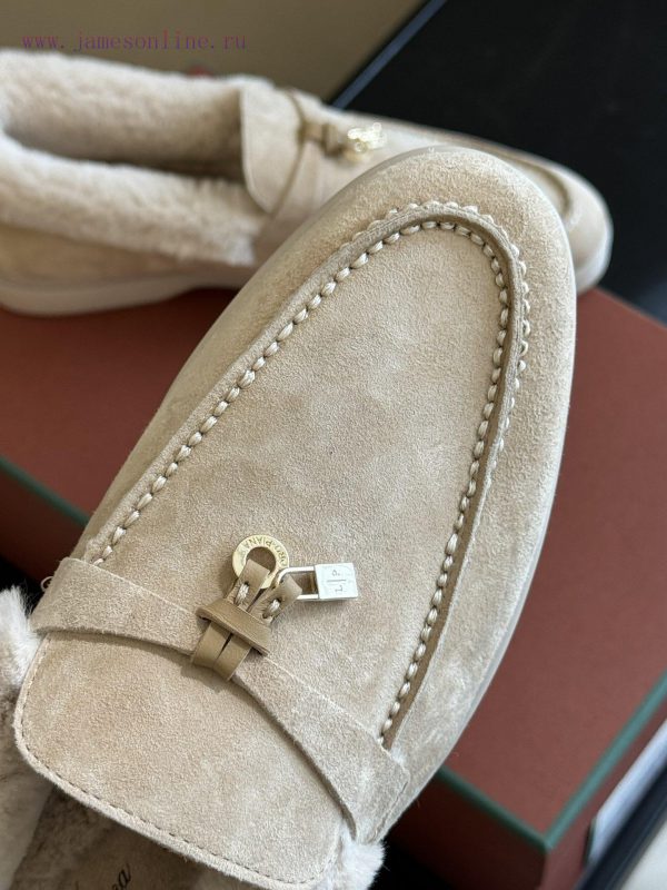 Top version logo pian... a classic fur shoe new color schemeThe price of cabinets has increac3ecr7vm - Image 6