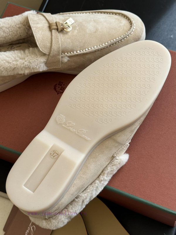 Top version logo pian... a classic fur shoe new color schemeThe price of cabinets has increac3ecr7vm - Image 10