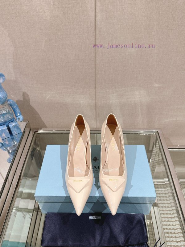 -24Ss Early Spring New Prada Stiletto ShoesThis patent leather high-heeled shoe presents a sojm6h11u