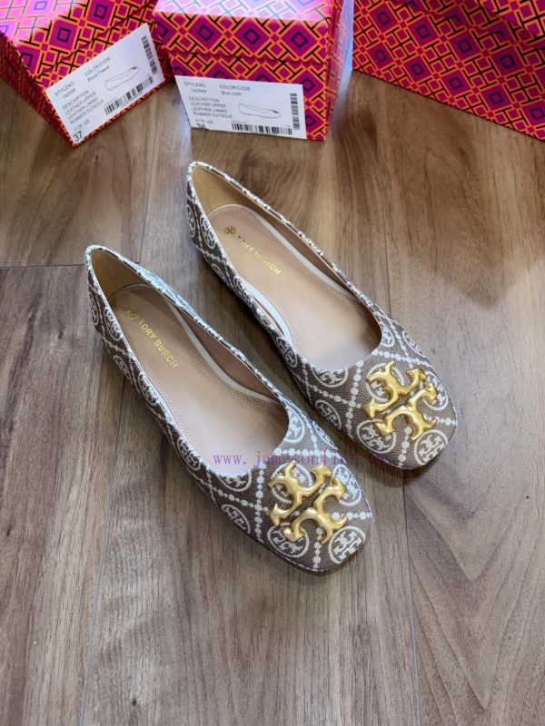 Coffee colored cloth surfaceEleanor ballet flatsCortical iconic Double T pattern square toe ds29z7m4