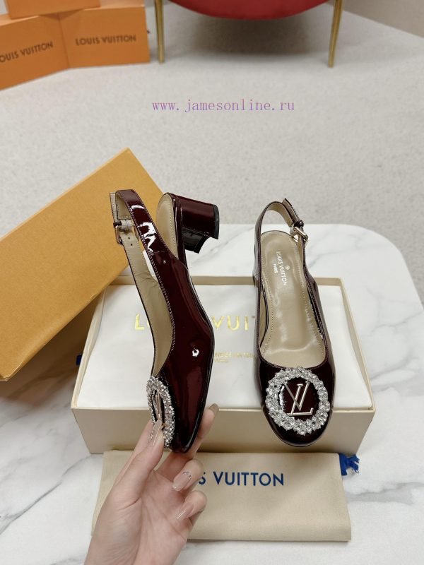 ️ Lv Single Shoe: This Urban Twist women's shoe provides a fashionable upgrade to the classi82ruvzbp - Image 5