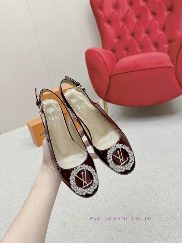️ Lv Single Shoe: This Urban Twist women's shoe provides a fashionable upgrade to the classi82ruvzbp - Image 6