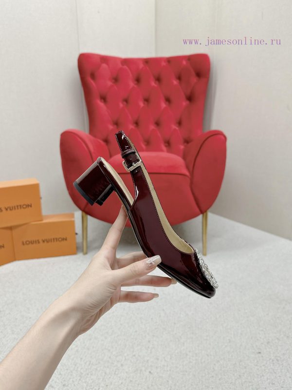 ️ Lv Single Shoe: This Urban Twist women's shoe provides a fashionable upgrade to the classi82ruvzbp - Image 9