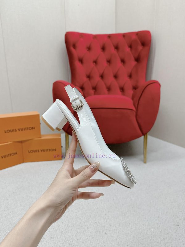 ️ Lv Single Shoe: This Urban Twist women's shoe provides a fashionable upgrade to the classib2u5ixe6 - Image 9
