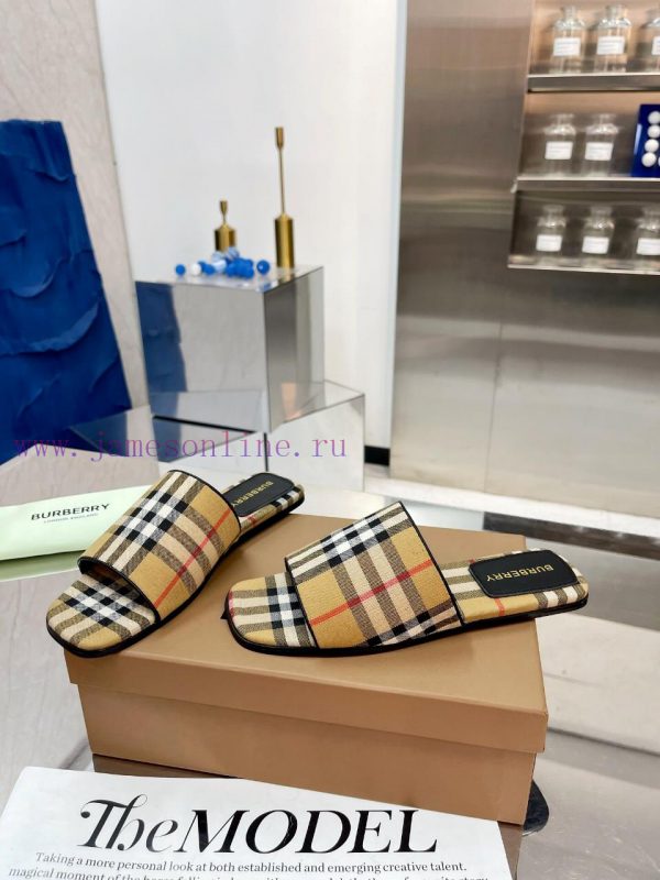 New Product Launch ️ Burberry Thick Heels and Flat Slippers Channel Goods Vulcanized One Stektm22izb