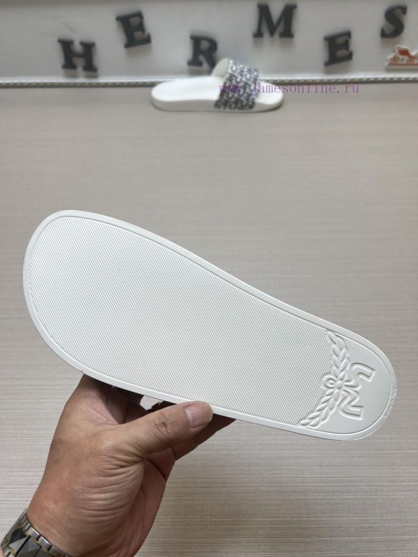MCM's latest popular fashion slippers, with original 11 mold opening on the official website01toaf49 - Image 10