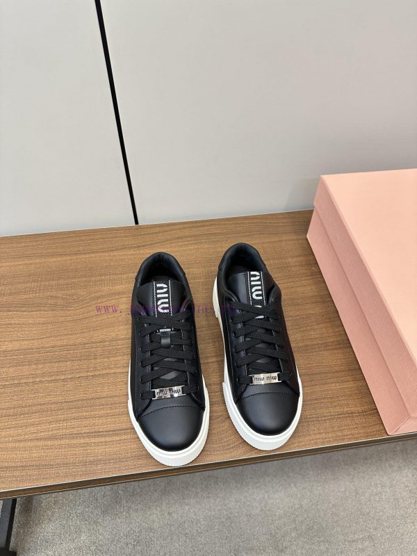 Miumiu Miumiu ? 2024 new top casual white shoesNew release of casual white shoes and hard gonl95bx6q