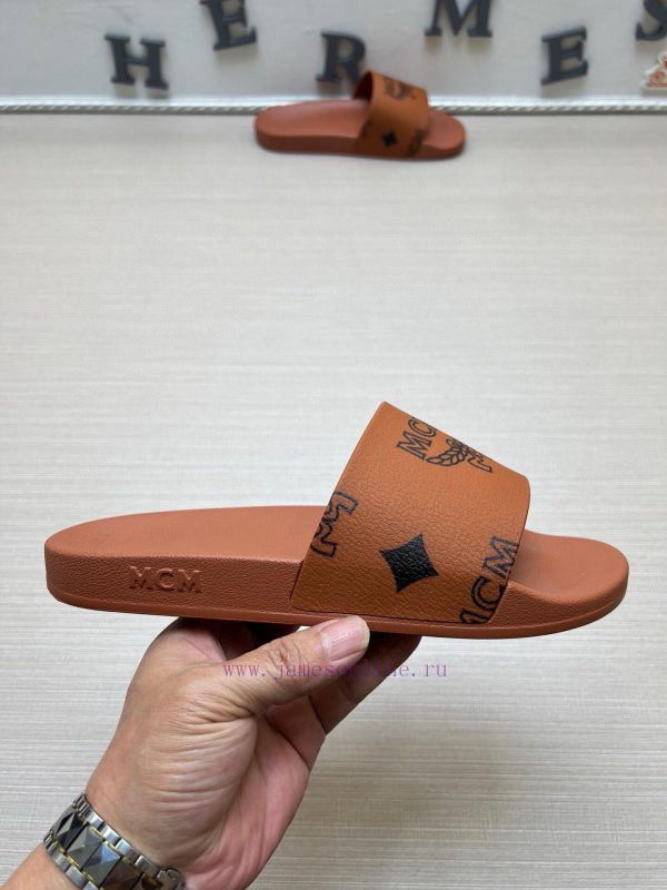 MCM's latest popular fashion slippers, with original 11 mold opening on the official website3mdfc3f4 - Image 6
