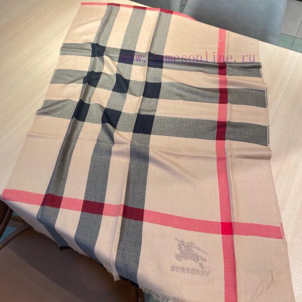 Burberry Classic Diamond Pattern War Horse Cashmere Scarf ️ The latest export Dubai official0yzu1pmq - Image 6