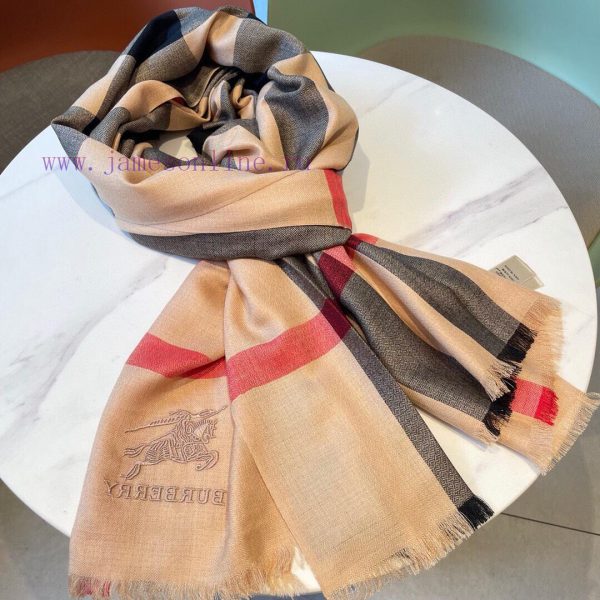 Burberry Classic Diamond Pattern War Horse Cashmere Scarf ️ The latest export Dubai official0yzu1pmq - Image 9