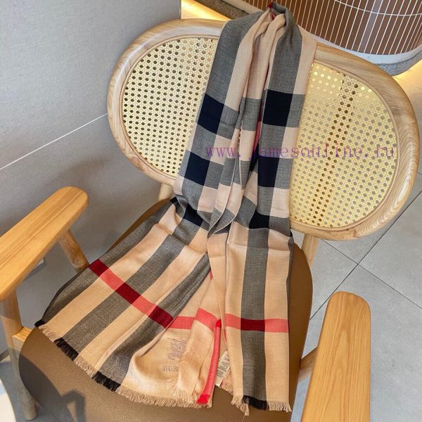 Burberry Classic Diamond Pattern War Horse Cashmere Scarf ️ The latest export Dubai official0yzu1pmq - Image 19
