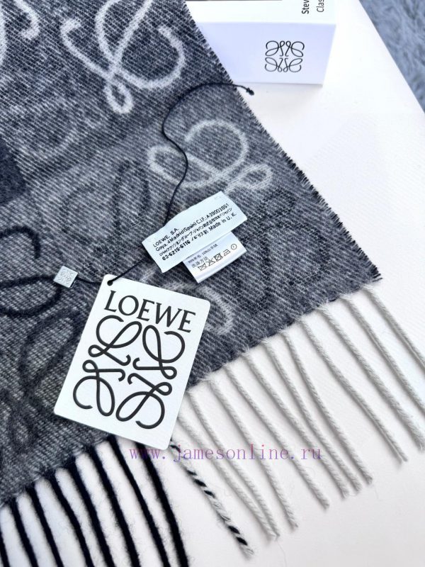Excellent quality, Roewe two-color checkerboard long scarf. It's fortunate to have received 1f89bysa - Image 9