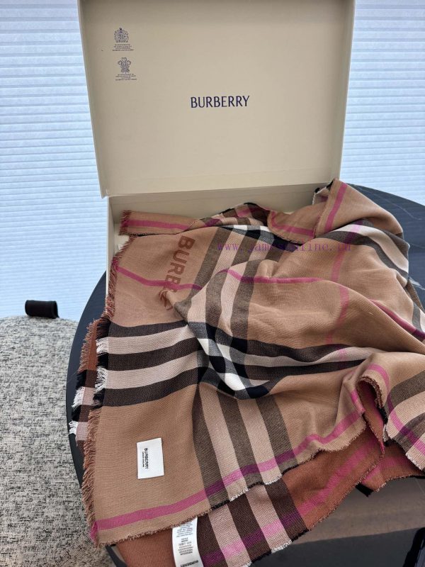 BURBERRY Home Classic Grid 2024 Most Worth Entering the Super Value Edition, Old Friends Clonh4wnzdz - Image 6
