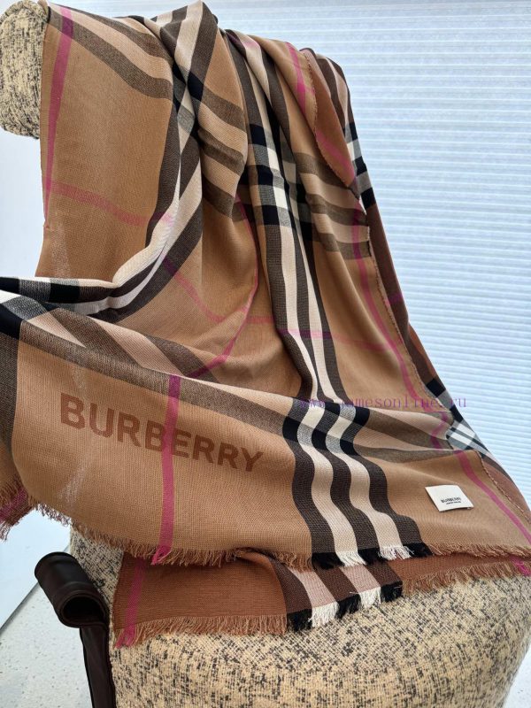 BURBERRY Home Classic Grid 2024 Most Worth Entering the Super Value Edition, Old Friends Clonh4wnzdz - Image 10