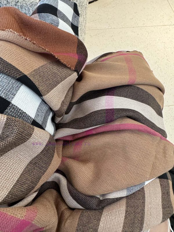 BURBERRY Home Classic Grid 2024 Most Worth Entering the Super Value Edition, Old Friends Clonh4wnzdz - Image 11