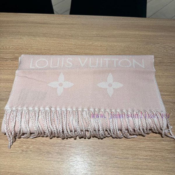 𝐋𝐨𝐮𝐢𝐬𝐕𝐮𝐢𝐭𝐭𝐨𝐧 Popular "ESSENTIAL2 Scarf"Size 186x34cm 100% combed woolExtend the distance betswc771yn - Image 4