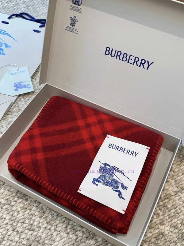 𝐁𝐔𝐑𝐁𝐄𝐑𝐑𝐘 Fashion Show Style "Knight Horse Hooded Scarf"Size195x30cm 100% woolThe equestrian qbl04bcu - Image 3