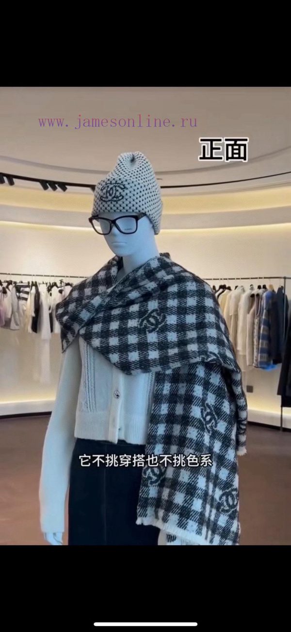 𝐂𝐡𝐚𝐧𝐞𝐥𝟐𝟒𝐁 Logo plaid scarf gray whiteSize 190x60cm 56% cashmere 34% wool 10% silkSlow hands 4kjj2vky - Image 11