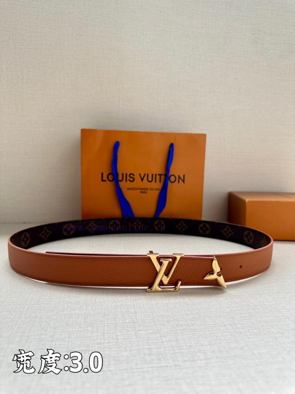 This 3.4-wide LV Initiales double-sided belt is made of brand new lychee leather, with a ric w3r6tbis