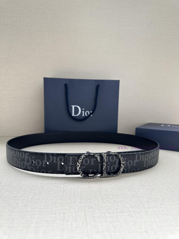 This 35mm double-sided belt combines elegant temperament with modern style. The double-sided q7afoqxd