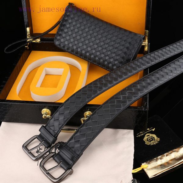 MADE IN ITALYWooden box with accompanying picturesBV (Belt and Wallet Set)The material of th sv12snxv