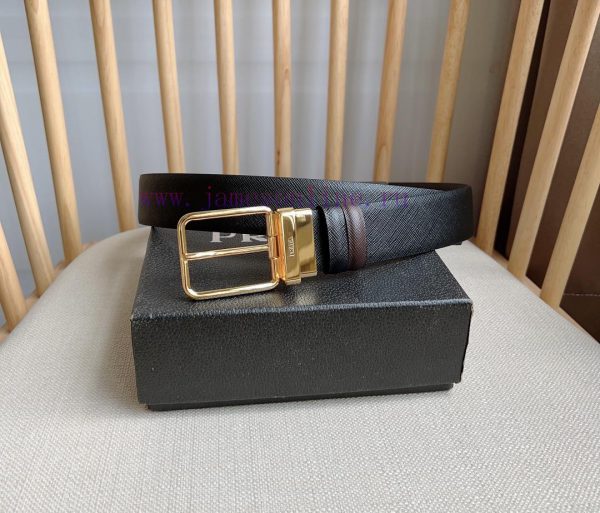 PRADA's reversible waist belt features the iconic Saffiano leather belt on one side, paired 753dhggh