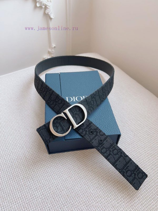 High end quality, physical photographyComes with a complete gift boxDIOR material, milkshake owwh106u