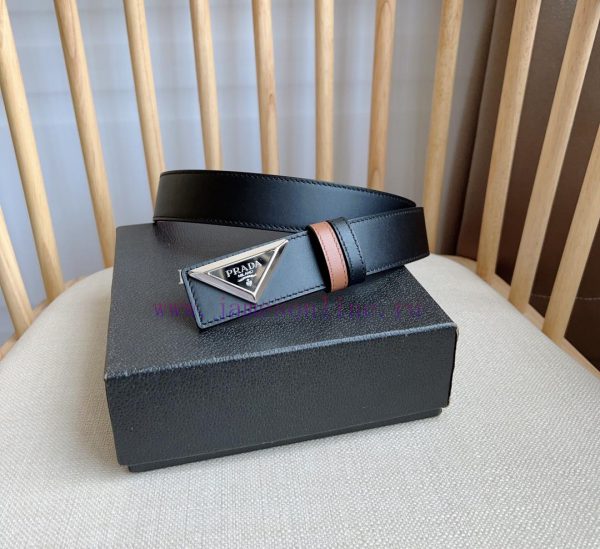 PRADA's glossy leather belt features a simple yet exquisite design with a triangular buckle 3064smd7