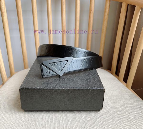 PRADA's belt is made of exquisite glossy embossed leather, presenting a simple and elegant s g0dtkmxg