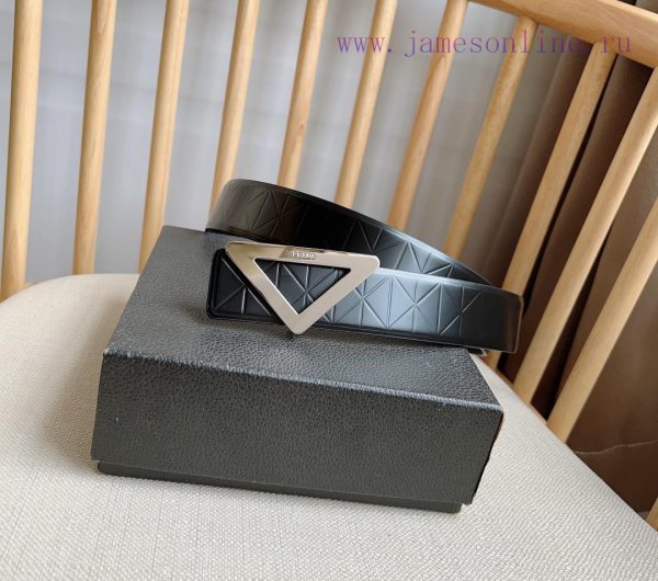 PRADA's belt is made of exquisite glossy embossed leather, presenting a simple and elegant s 02ghusb0