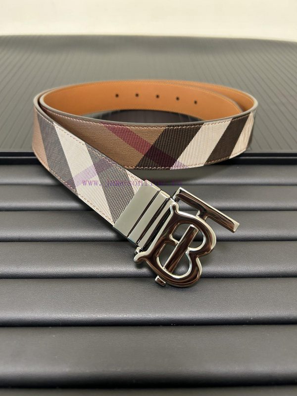 Burberry. BurberryA complete set of high-quality tail clip fasteners with a width of 35mm, p 0zwms8rh