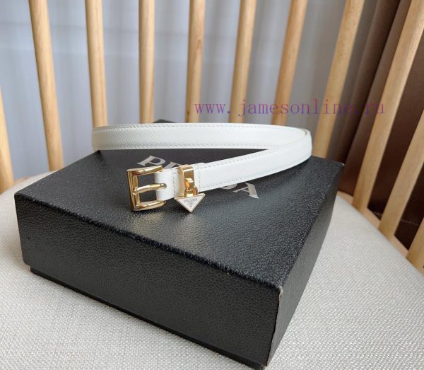 PRADA's elegant Saffiano belt showcases a feminine design with a soft and heartfelt triangul 7mzmwk16
