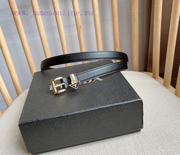 PRADA's elegant Saffiano belt showcases a feminine design with a soft and heartfelt triangul zxzv6bu4