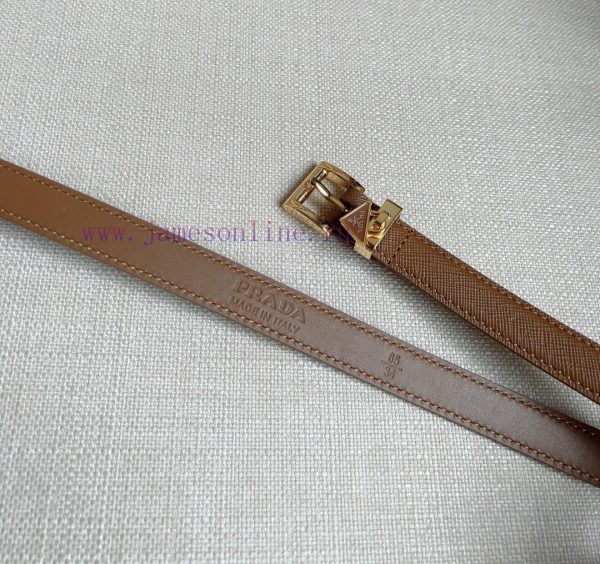 PRADA's elegant Saffiano belt showcases a feminine design with a soft and heartfelt triangul mkwdgq0b - Image 4