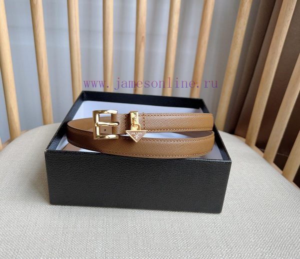 PRADA's elegant Saffiano belt showcases a feminine design with a soft and heartfelt triangul mkwdgq0b - Image 6