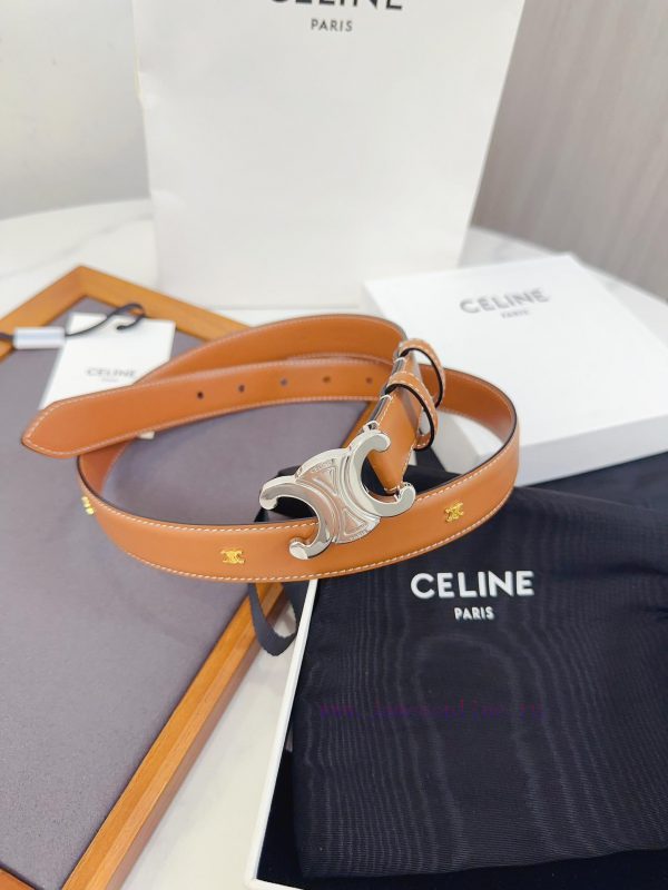 Celine has upgraded its materials with genuine IP plated steel buckles measuring 2.5 centime ke6b9142