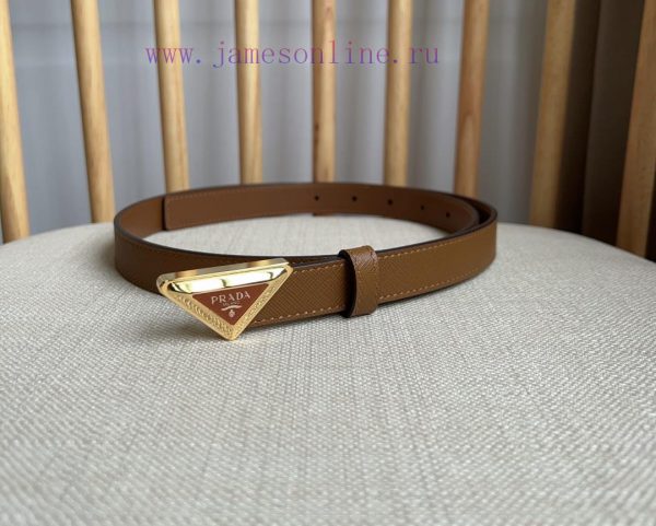 PRADA's belt design is simple yet exquisite. The metal buckle presents the iconic triangular qc4p0ayn