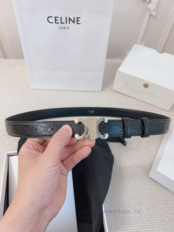 CELINE's original 2.5cm wide waistband is crafted from finely crafted calf leather, while th h4mmeofq