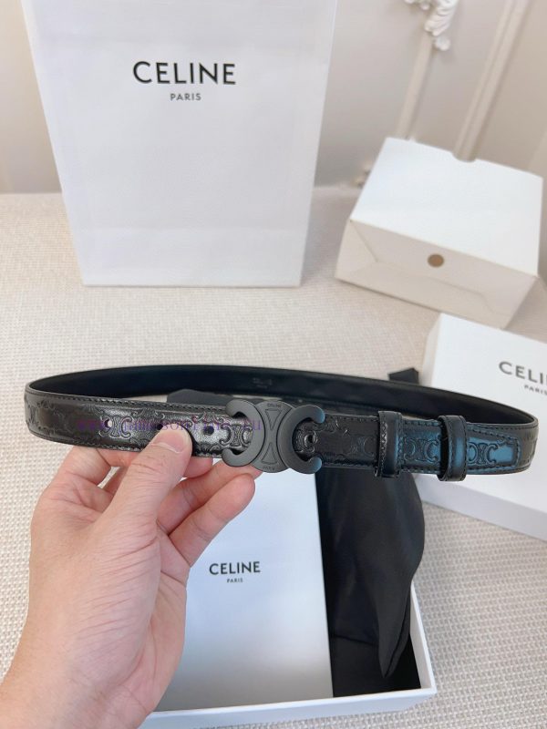 CELINE's original 2.5cm wide waistband is crafted from finely crafted calf leather, while th gk2r8d7u